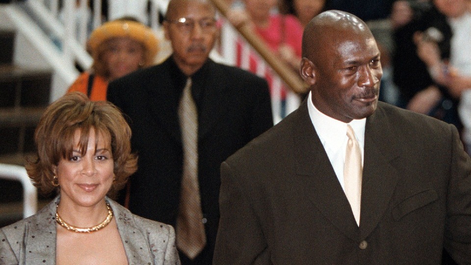 Archival photo of Juanita Vanoy and Michael Jordan arriving at a formal evening gala in Chicago.