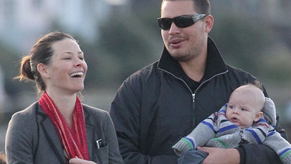Evangeline Lilly and Norman Kali strolling together with their child in Hawaii